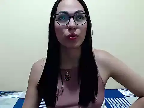 Snapshot of missblu chatting on 2, 12, 2025 missblu online show from 2, 12, 2025