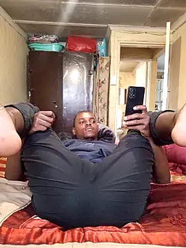 Snapshot of Hluga_25 chatting on 17, 12, 2025 Hluga 25 online show from 17, 12, 2025