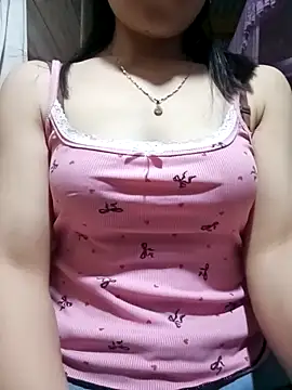 Snapshot of LucyyLy chatting on 4, 3, 2026 LucyyLy online show from 4, 3, 2026