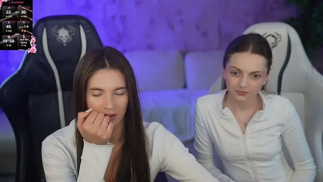 Snapshot of _Dasha_054 chatting on 11, 10, 2025 Dasha 054 online show from 11, 10, 2025