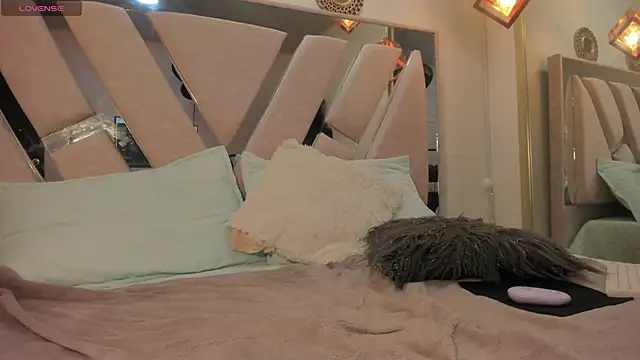 Snapshot of i_Carolinee chatting on 1, 10, 2025 i Carolinee online show from 1, 10, 2025