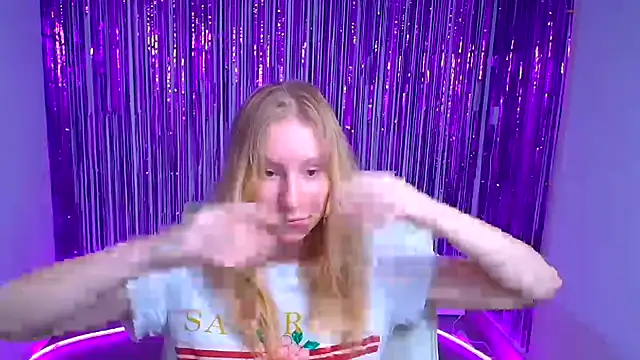 Snapshot of Elizabeth_Kissa chatting on 11, 9, 2025 Elizabeth Kissa online show from 11, 9, 2025