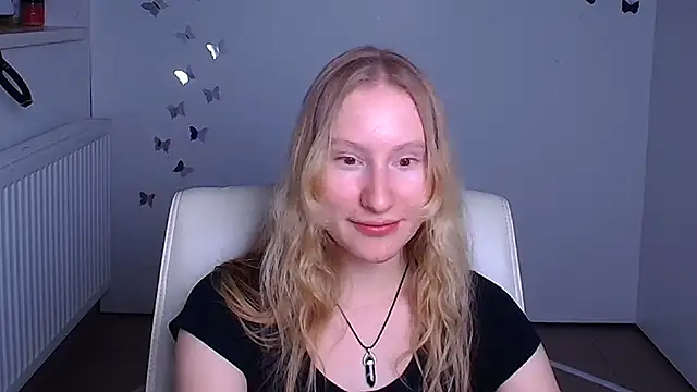 Snapshot of Elizabeth_Kissa chatting on 13, 9, 2025 Elizabeth Kissa online show from 13, 9, 2025