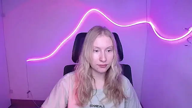 Snapshot of Elizabeth_Kissa chatting on 16, 9, 2025 Elizabeth Kissa online show from 16, 9, 2025