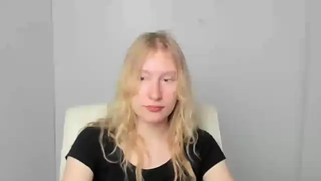 Snapshot of Elizabeth_Kissa chatting on 17, 9, 2025 Elizabeth Kissa online show from 17, 9, 2025