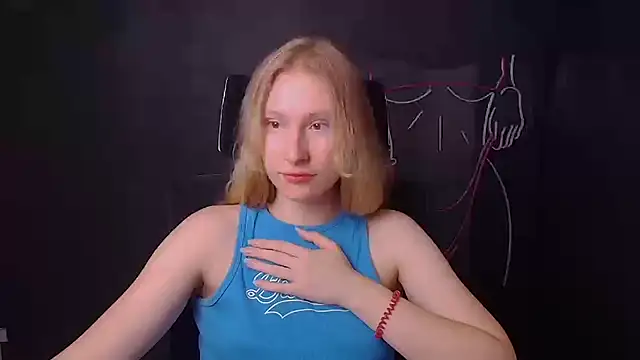 Snapshot of Elizabeth_Kissa chatting on 22, 9, 2025 Elizabeth Kissa online show from 22, 9, 2025