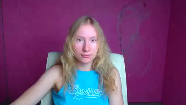 Snapshot of Elizabeth_Kissa chatting on 2, 10, 2025 Elizabeth Kissa online show from 2, 10, 2025