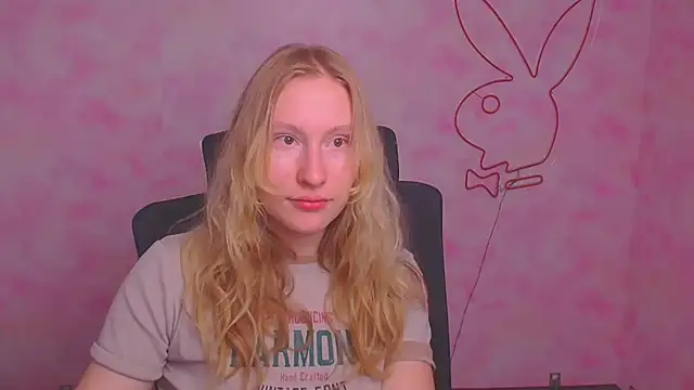 Snapshot of Elizabeth_Kissa chatting on 3, 10, 2025 Elizabeth Kissa online show from 3, 10, 2025