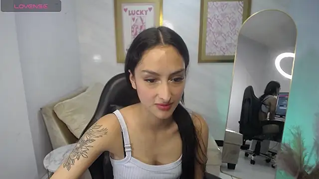 Snapshot of Tifany_v chatting on 6, 10, 2025 Tifany v online show from 6, 10, 2025