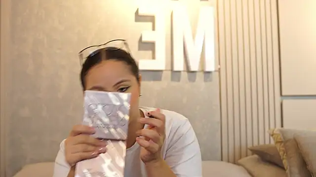 Snapshot of Tayler_Kim chatting on 18, 9, 2025 Tayler Kim online show from 18, 9, 2025