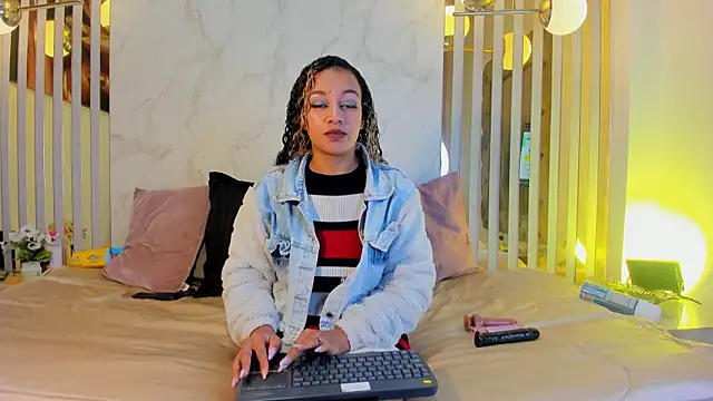 Melaniegh  online show from 9, 9, 2025