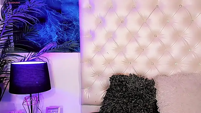 Snapshot of Valeria_Swett_ chatting on 8, 5, 2026 Valeria Swett online show from 8, 5, 2026