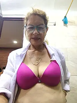 Snapshot of MaryLunne chatting on 4, 10, 2025 MaryLunne online show from 4, 10, 2025