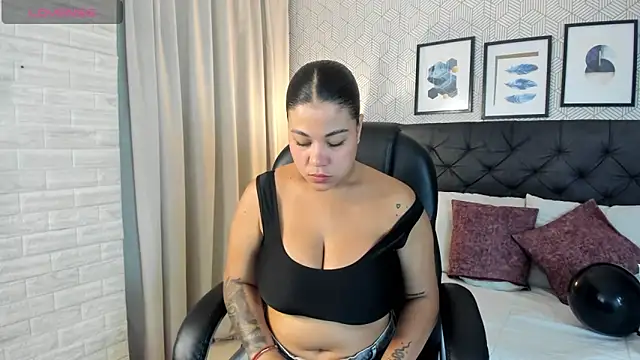 Snapshot of sophie__blare chatting on 17, 4, 2026 sophie blare online show from 17, 4, 2026