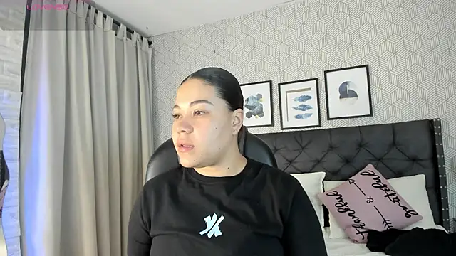 Snapshot of sophie__blare chatting on 4, 5, 2026 sophie blare online show from 4, 5, 2026