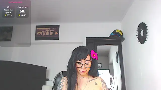 Snapshot of Vicky_hotmilf chatting on 12, 3, 2026 Vicky hotmilf online show from 12, 3, 2026