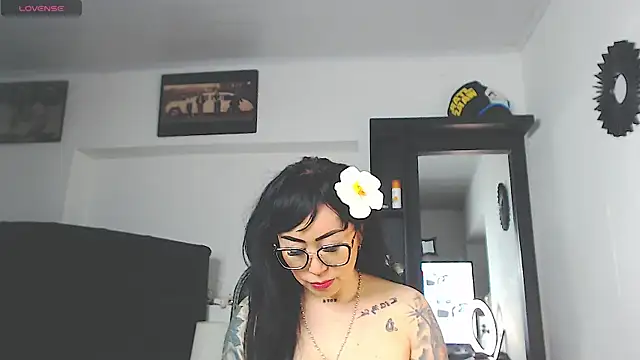 Snapshot of Vicky_hotmilf chatting on 26, 3, 2026 Vicky hotmilf online show from 26, 3, 2026