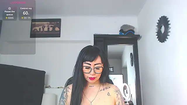 Snapshot of Vicky_hotmilf chatting on 10, 4, 2026 Vicky hotmilf online show from 10, 4, 2026