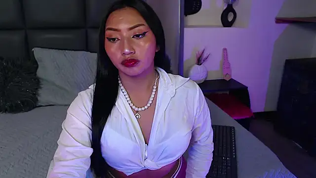 Snapshot of Isabella_Diamon chatting on 9, 9, 2025 Isabella Diamon online show from 9, 9, 2025