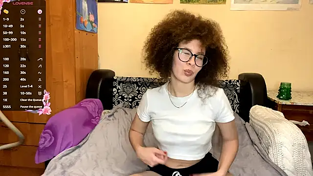 Snapshot of CarollNino chatting on 2, 10, 2025 CarollNino online show from 2, 10, 2025