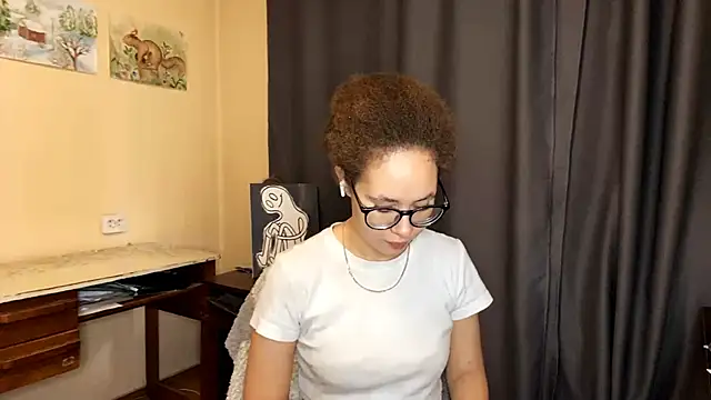 Snapshot of CarollNino chatting on 8, 10, 2025 CarollNino online show from 8, 10, 2025