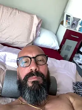 Latinox79 online show from 9, 4, 2026