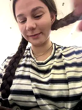 Snapshot of MiniVi chatting on 2, 10, 2025 MiniVi online show from 2, 10, 2025