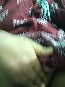 Snapshot of desi_boudi87 chatting on 9, 9, 2025 desi boudi87 online show from 9, 9, 2025