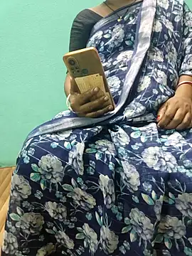 Snapshot of desi_boudi87 chatting on 13, 9, 2025 desi boudi87 online show from 13, 9, 2025