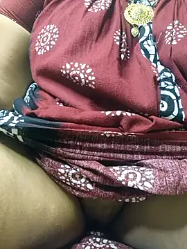 Snapshot of desi_boudi87 chatting on 15, 9, 2025 desi boudi87 online show from 15, 9, 2025