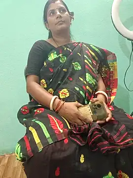 Snapshot of desi_boudi87 chatting on 24, 9, 2025 desi boudi87 online show from 24, 9, 2025