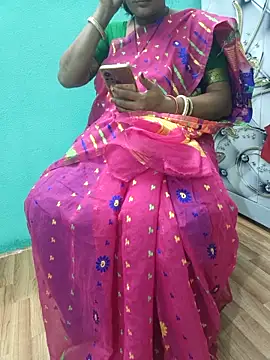 Snapshot of desi_boudi87 chatting on 11, 10, 2025 desi boudi87 online show from 11, 10, 2025