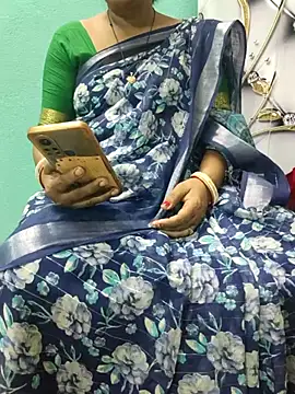 Snapshot of desi_boudi87 chatting on 14, 10, 2025 desi boudi87 online show from 14, 10, 2025