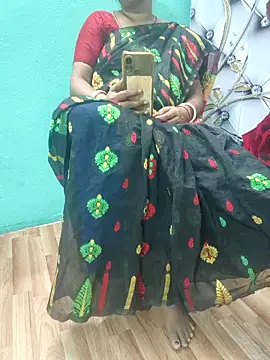 Snapshot of desi_boudi87 chatting on 17, 10, 2025 desi boudi87 online show from 17, 10, 2025