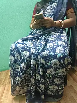 Snapshot of desi_boudi87 chatting on 21, 10, 2025 desi boudi87 online show from 21, 10, 2025