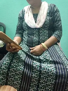 Snapshot of desi_boudi87 chatting on 2, 11, 2025 desi boudi87 online show from 2, 11, 2025