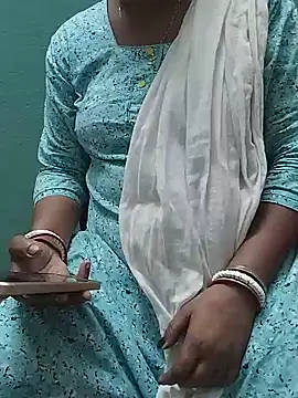 Snapshot of desi_boudi87 chatting on 9, 6, 2026 desi boudi87 online show from 9, 6, 2026
