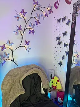 Snapshot of LindaWz_ chatting on 21, 4, 2026 LindaWz online show from 21, 4, 2026