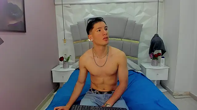 Snapshot of HunterHeat_ chatting on 14, 9, 2025 HunterHeat online show from 14, 9, 2025