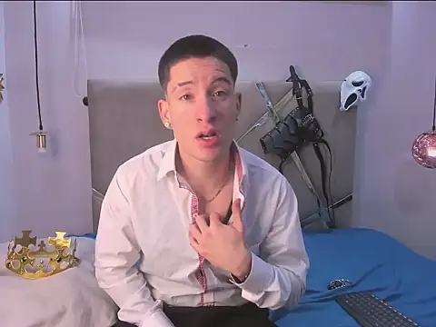 Snapshot of HunterHeat_ chatting on 10, 10, 2025 HunterHeat online show from 10, 10, 2025