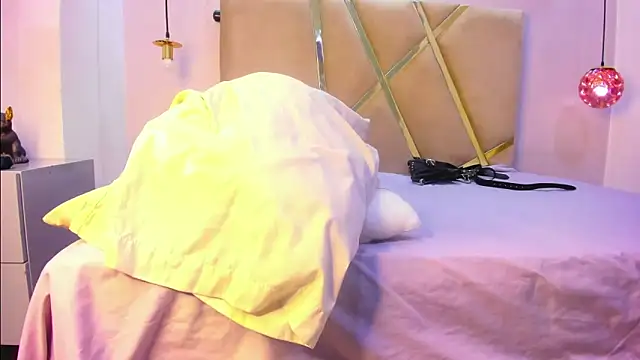 Snapshot of HunterHeat_ chatting on 16, 10, 2025 HunterHeat online show from 16, 10, 2025