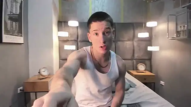 Snapshot of HunterHeat_ chatting on 5, 11, 2025 HunterHeat online show from 5, 11, 2025