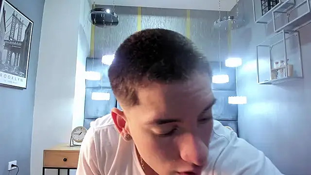 Snapshot of HunterHeat_ chatting on 6, 11, 2025 HunterHeat online show from 6, 11, 2025