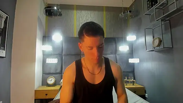 Snapshot of HunterHeat_ chatting on 23, 11, 2025 HunterHeat online show from 23, 11, 2025