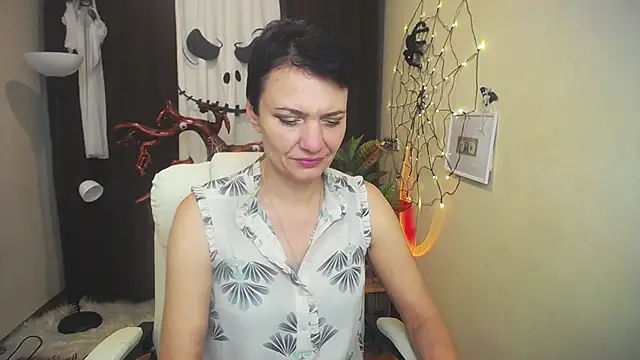 AvaSaturnian online show from 19, 10, 2025