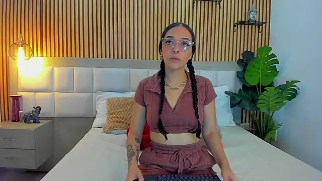 Roseaurora online show from 11, 11, 2025