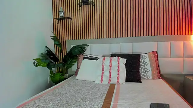 Roseaurora online show from 15, 12, 2025