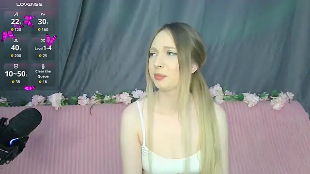 Snapshot of BabbbyFoxxx chatting on 17, 12, 2025 BabbbyFoxxx online show from 17, 12, 2025