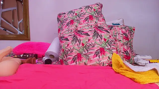 Snapshot of sweegirl69 chatting on 9, 9, 2025 sweegirl69 online show from 9, 9, 2025