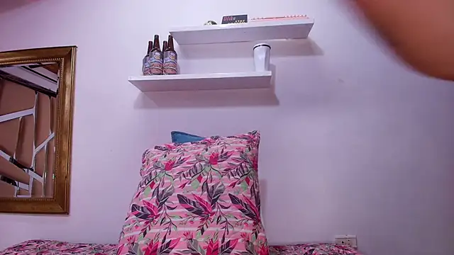 Snapshot of sweegirl69 chatting on 30, 9, 2025 sweegirl69 online show from 30, 9, 2025